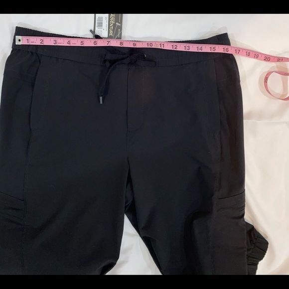 Eddie Bauer black Capri cargos - Picture 8 of 13